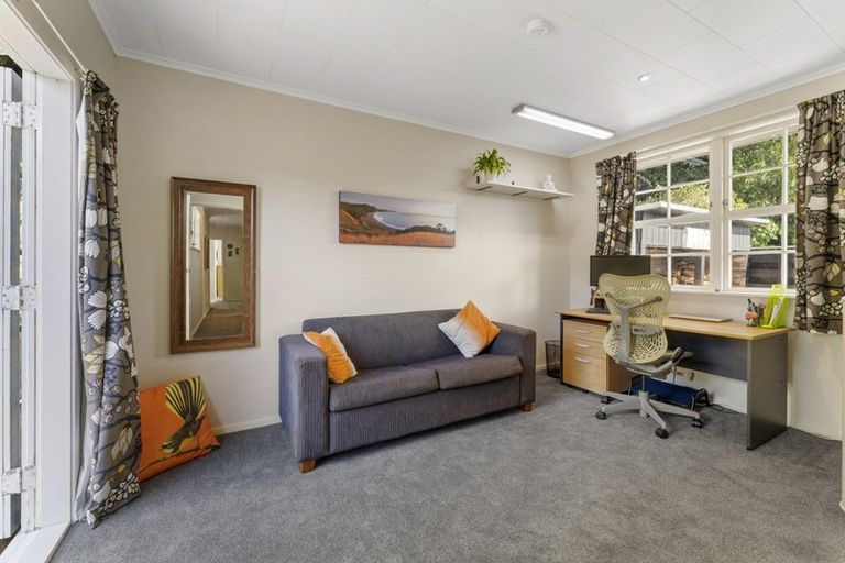 Photo of property in 10 Colonial Grove, Tawa, Wellington, 5028