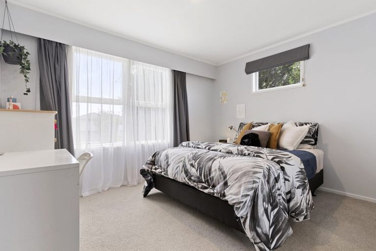 Photo of property in 32 Sartors Avenue, Northcross, Auckland, 0630