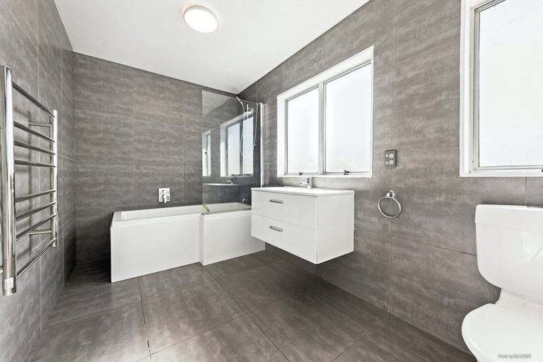 Photo of property in 7 Styca Place, Sunnyvale, Auckland, 0612