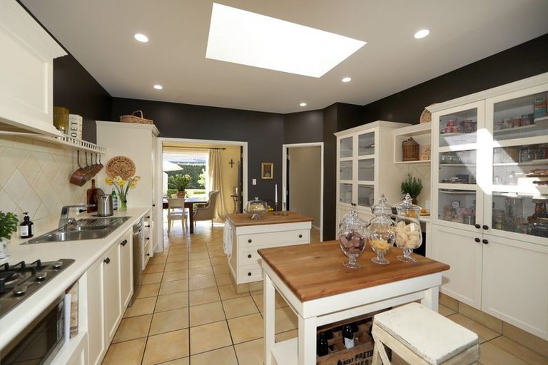 Photo of property in 42 Pukekura Place, Taradale, Napier, 4112