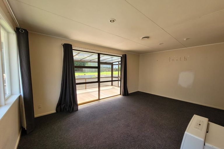 Photo of property in 11 Oawai Place, Marfell, New Plymouth, 4310