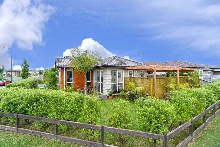 Photo of property in 11 Clady Drive, Flat Bush, Auckland, 2019