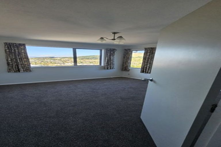 Photo of property in 3 Saint Aidans Way, Tawa, Wellington, 5028