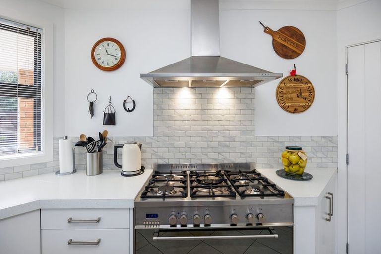 Photo of property in 18 Medallion Court, Kelvin Grove, Palmerston North, 4414