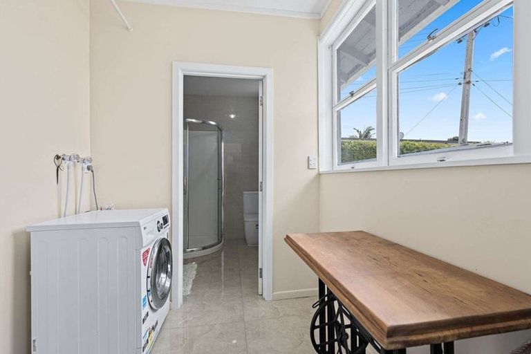 Photo of property in 1/221 Onewa Road, Birkenhead, Auckland, 0626