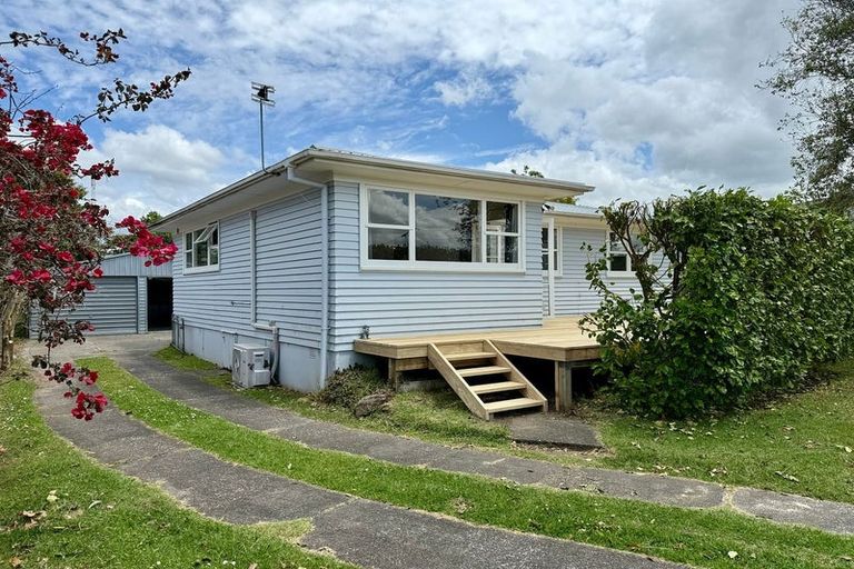 Photo of property in 46 Taipari Road, Te Atatu Peninsula, Auckland, 0610