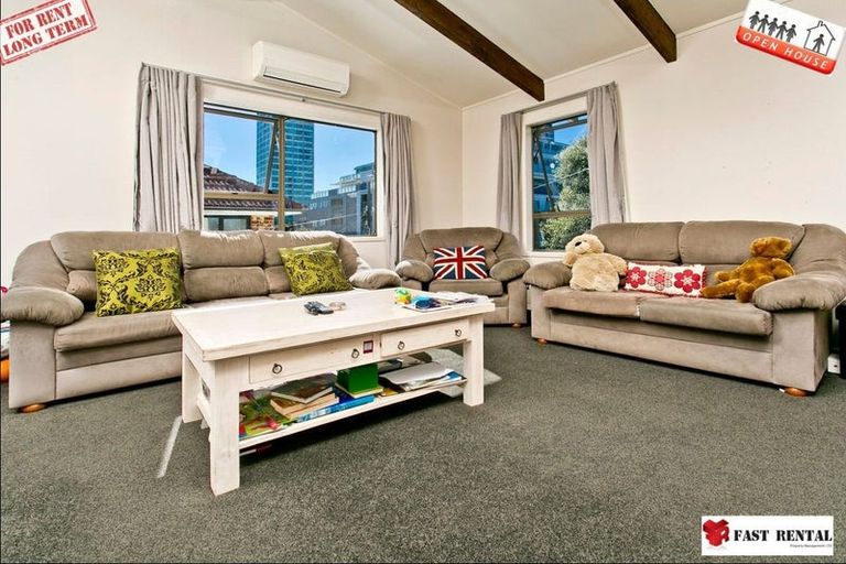Photo of property in 1/39 Rangitoto Terrace, Milford, Auckland, 0620
