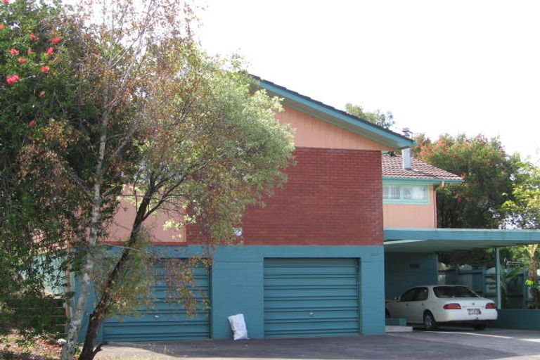 Photo of property in 27 Rosewarne Crescent, Glendene, Auckland, 0602