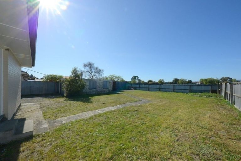 Photo of property in 37 Lyndhurst Crescent, Aranui, Christchurch, 8061