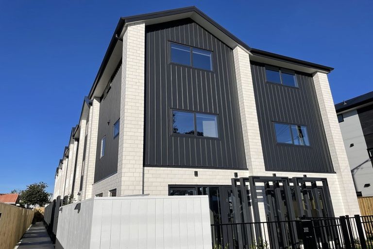 Photo of property in 8/22 Yeovil Road, Te Atatu Peninsula, Auckland, 0610