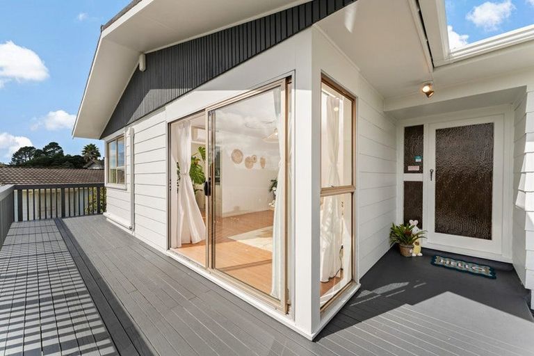 Photo of property in 2/1 Cantina Avenue, Bayview, Auckland, 0629