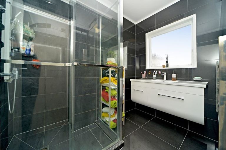 Photo of property in 32 Barnhill Crescent, Pahurehure, Papakura, 2113