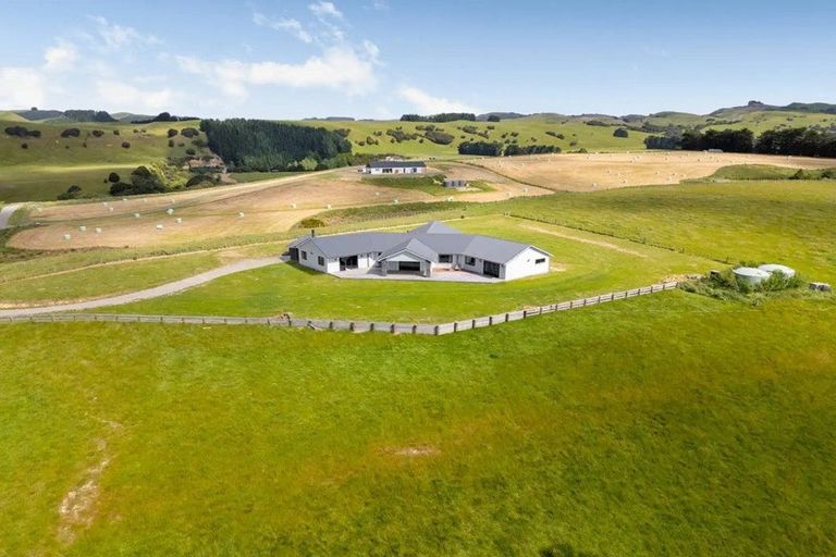Photo of property in 117 Ruakokoputuna Road, Ruakokoputuna, Martinborough, 5781