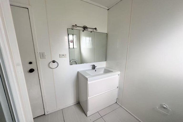 Photo of property in 2/137 Mokoia Road, Birkenhead, Auckland, 0626