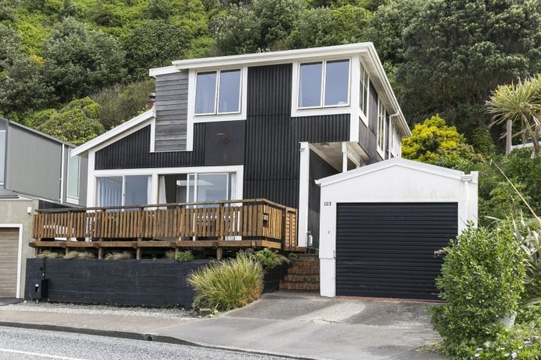 Photo of property in 103 Breaker Bay Road, Breaker Bay, Wellington, 6022