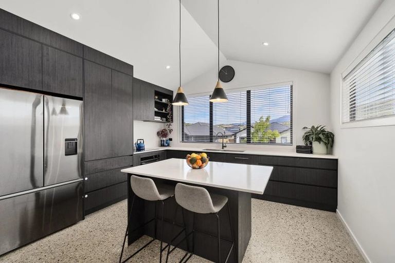 Photo of property in 35 Cheviot Street, Jacks Point, 9371