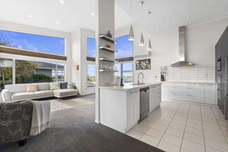 Photo of property in 60 Chesterfield Way, Orewa, 0931