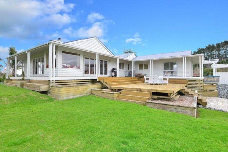 Photo of property in 118 Upper Orewa Road, Wainui, Silverdale, 0992