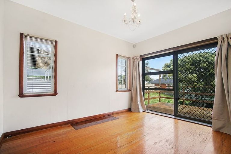 Photo of property in 33 St Michaels Avenue, Point Chevalier, Auckland, 1022