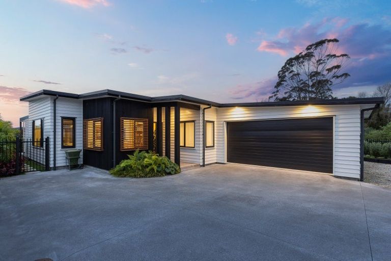 Photo of property in 14 Odlin Lane, Red Beach, 0932