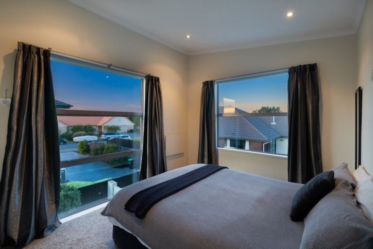 Photo of property in 23 Woodhaven Place, Parklands, Christchurch, 8083