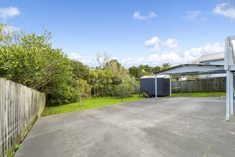 Photo of property in 69 Kemp Road, Massey, Auckland, 0614