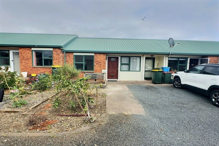 Photo of property in 68 Whiteley Street, Moturoa, New Plymouth, 4310