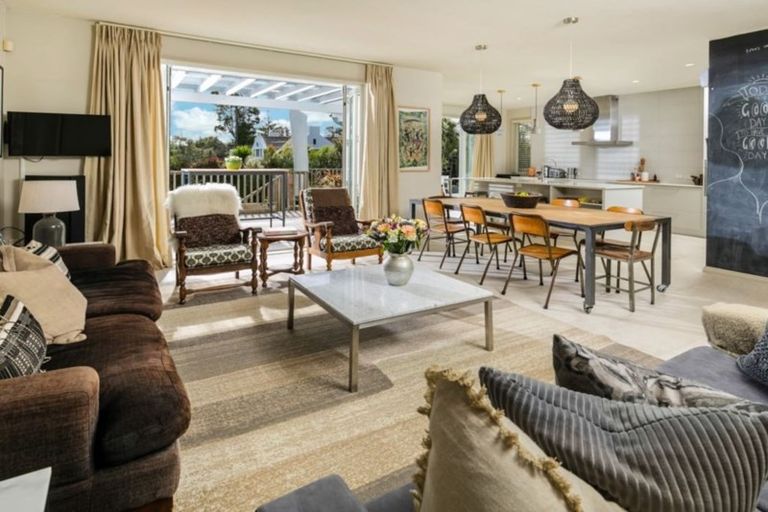 Photo of property in 48 Greenhithe Road, Greenhithe, Auckland, 0632