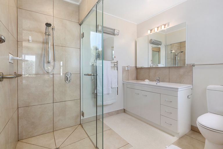 Photo of property in 11 Cornwall Street, Vauxhall, Dunedin, 9013