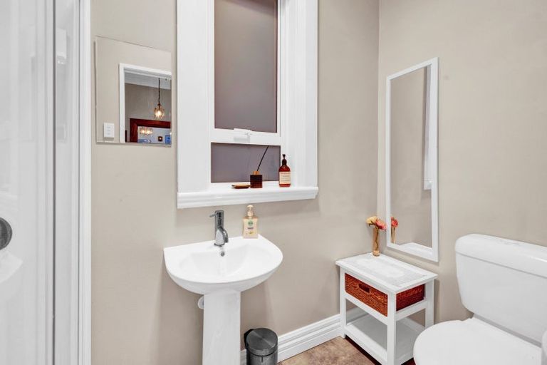 Photo of property in 22 Mills Street, Eltham, 4322