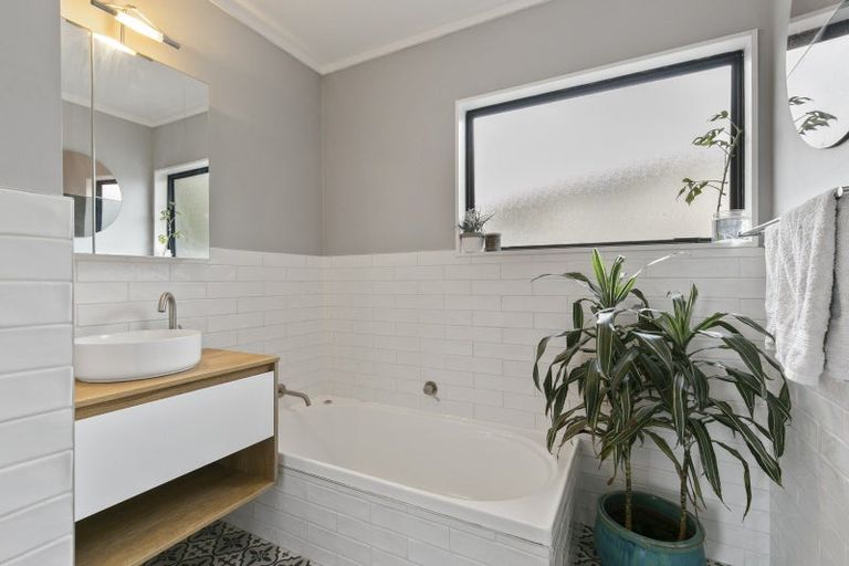 Photo of property in 35 Pelorous Street, Paparangi, Wellington, 6037