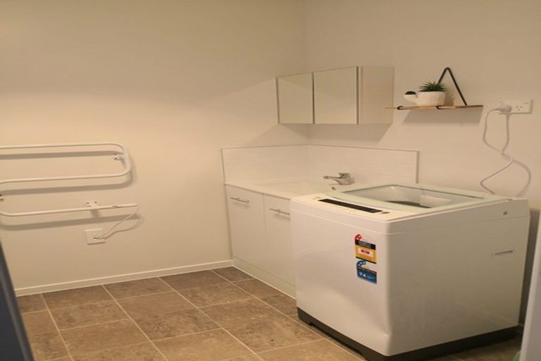 Photo of property in 3 Julia Place, Totara Vale, Auckland, 0629