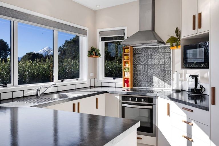 Photo of property in 22 Halse Place, Opunake, 4616