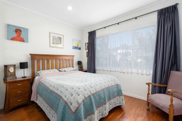 Photo of property in 19 Alberta Road, Glen Avon, New Plymouth, 4312