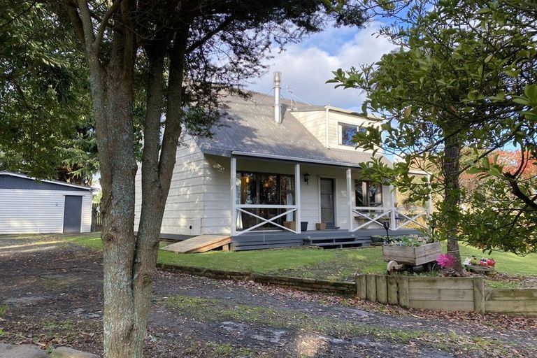 Photo of property in 28 Castle Street, Eltham, 4322