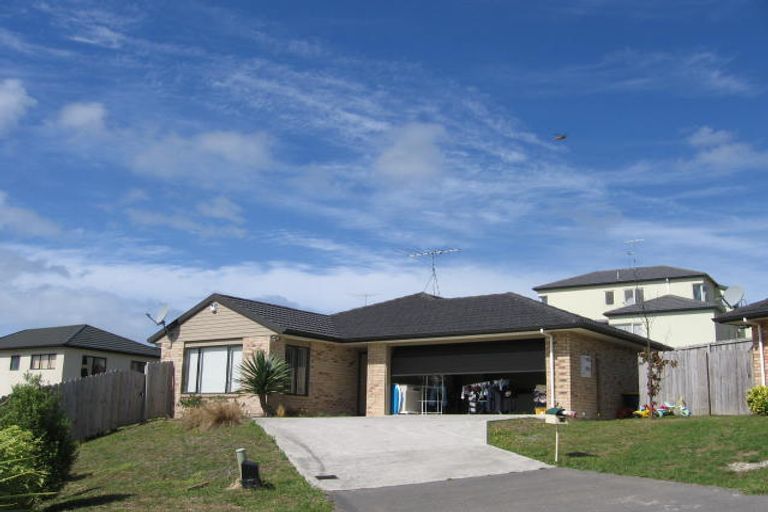Photo of property in 17 Black Teal Close, Unsworth Heights, Auckland, 0632
