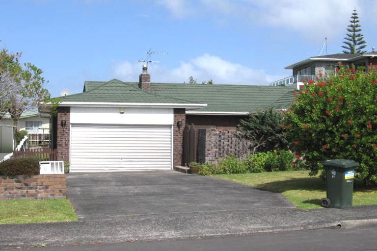 Photo of property in 9 Tanoa Place, Glendene, Auckland, 0602