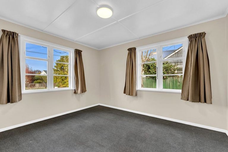 Photo of property in 42 Pitcairn Crescent, Bryndwr, Christchurch, 8053