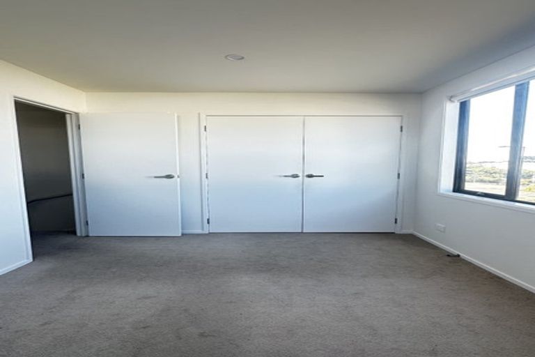 Photo of property in 16 Dorothy Thorpe Way, New Lynn, 0600