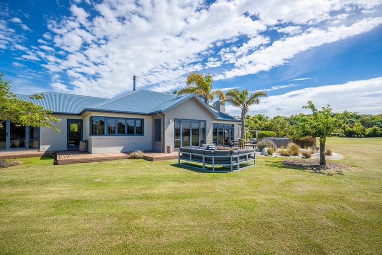 Photo of property in 32 Broadsea Avenue, Ruby Bay, Mapua, 7005