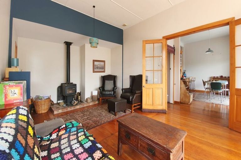 Photo of property in 19 Voelas Road, Lyttelton, 8082