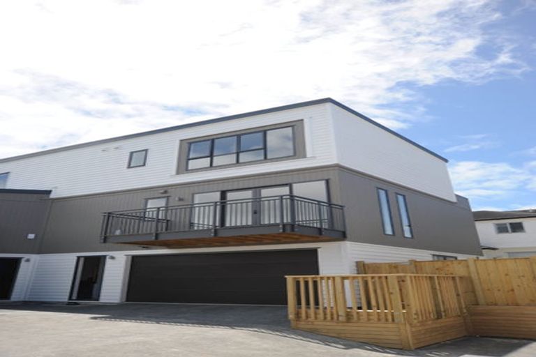 Photo of property in 7/11 Oteha Valley Road, Northcross, Auckland, 0632