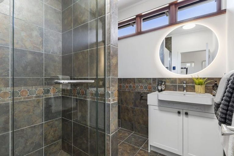 Photo of property in 162 Greenhithe Road, Greenhithe, Auckland, 0632