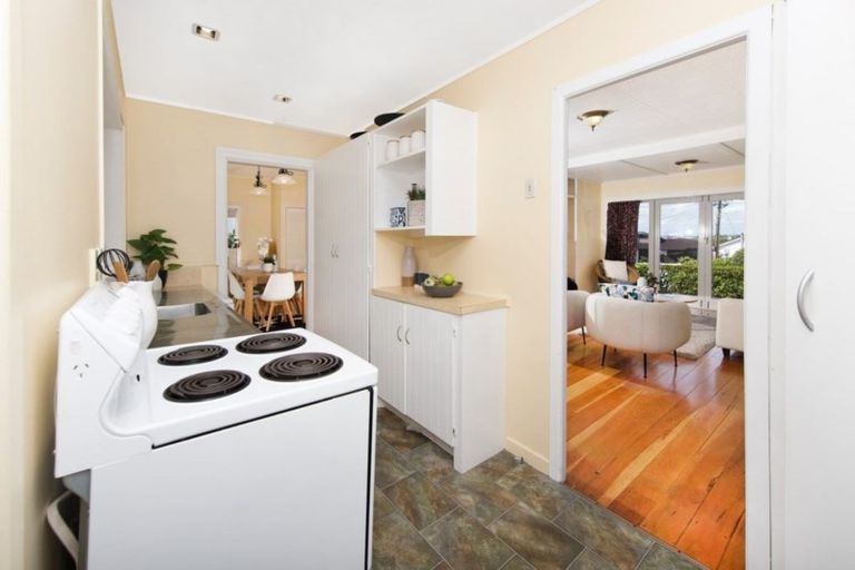 Photo of property in 1/8 Orchard Road, Waiake, Auckland, 0630