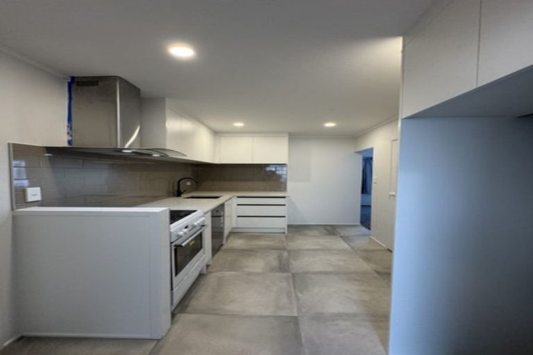 Photo of property in 1/3 Miraka Place, Birkenhead, Auckland, 0626
