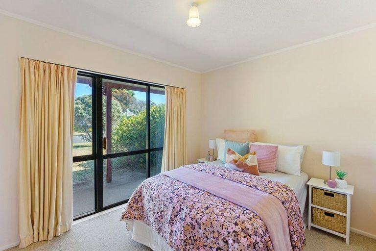 Photo of property in 172 Tutere Street, Waikanae Beach, Waikanae, 5036