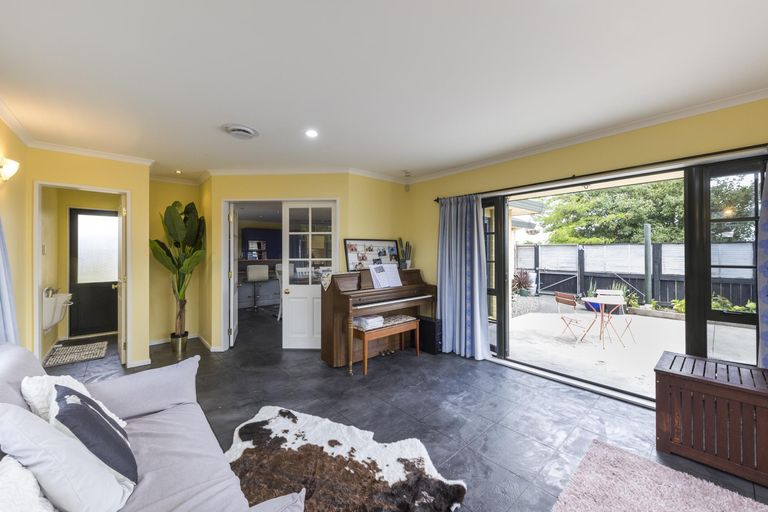 Photo of property in 145 Schnell Drive, Kelvin Grove, Palmerston North, 4414