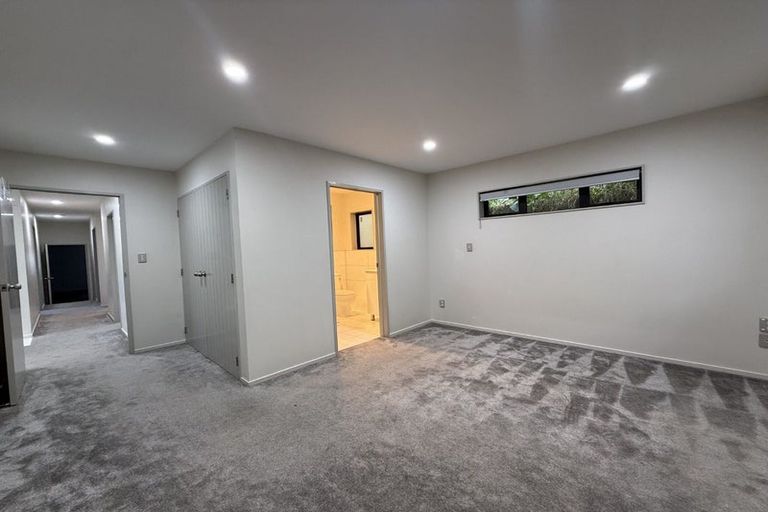 Photo of property in 21 Bangla Place, Massey, Auckland, 0614