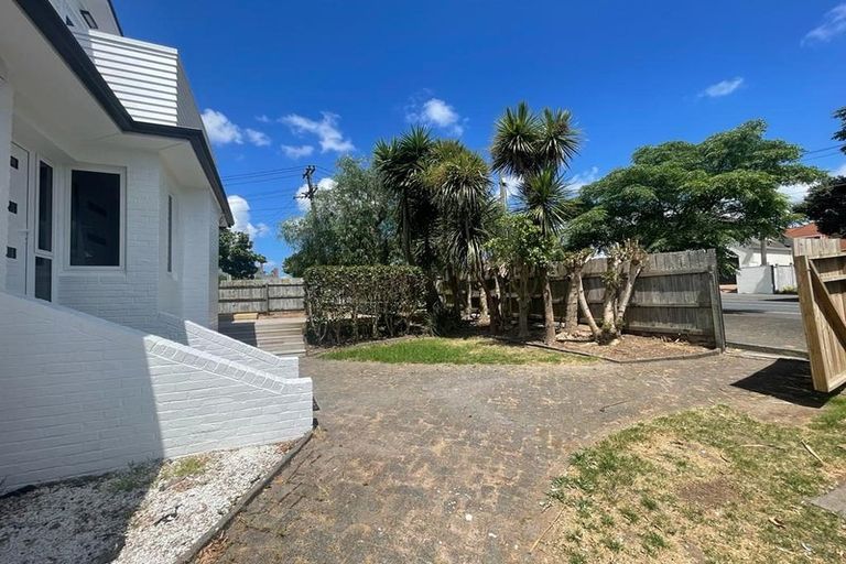 Photo of property in 5/3 Kawau Close, Orewa, 0931