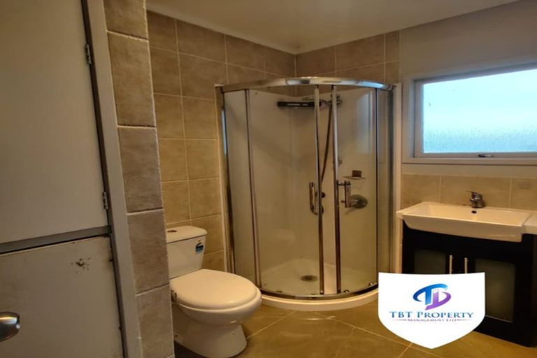 Photo of property in 12a Waiari Road, Conifer Grove, Takanini, 2112